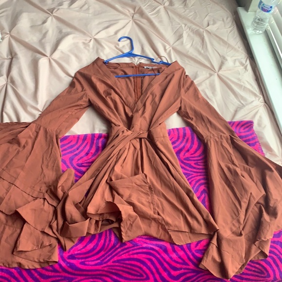 Flared sleeve romper! Super cute and barely worn.